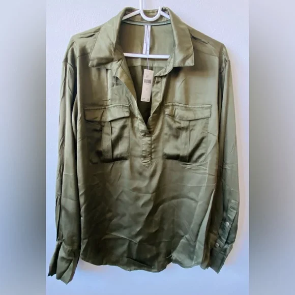 NWT Antropologie Sleek V-neck Blouse Olive Green M - Picture 3 of 5
